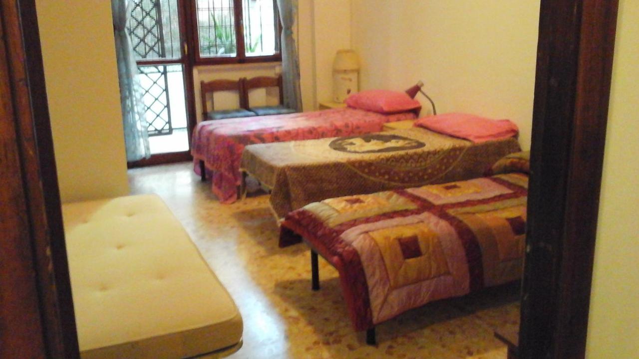 B&B Near Metro' Central Line - Only Wc In The Rooms 15 Minutes To Termini Station 20 To Spagna Square - In The Night Bus Rom Exterior foto